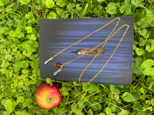 HAND-BEADED APPLE GLASSES CHAIN